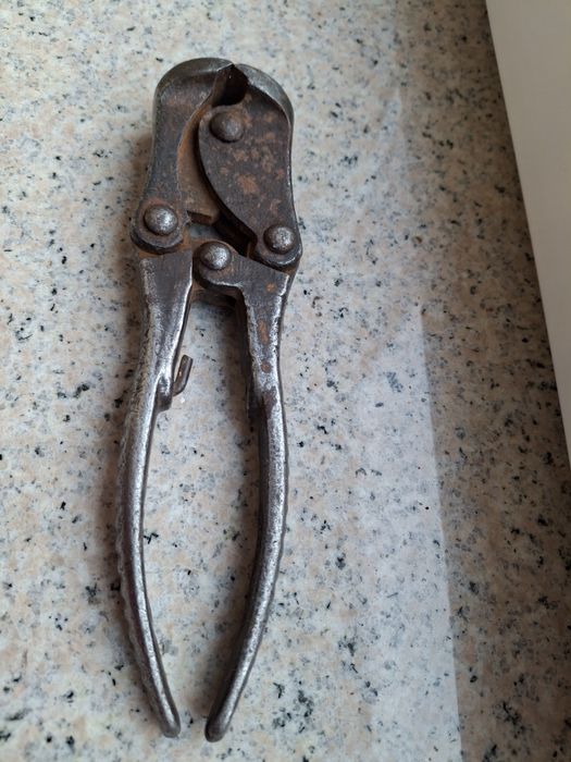 Clești vechi de colecție, cu articulații