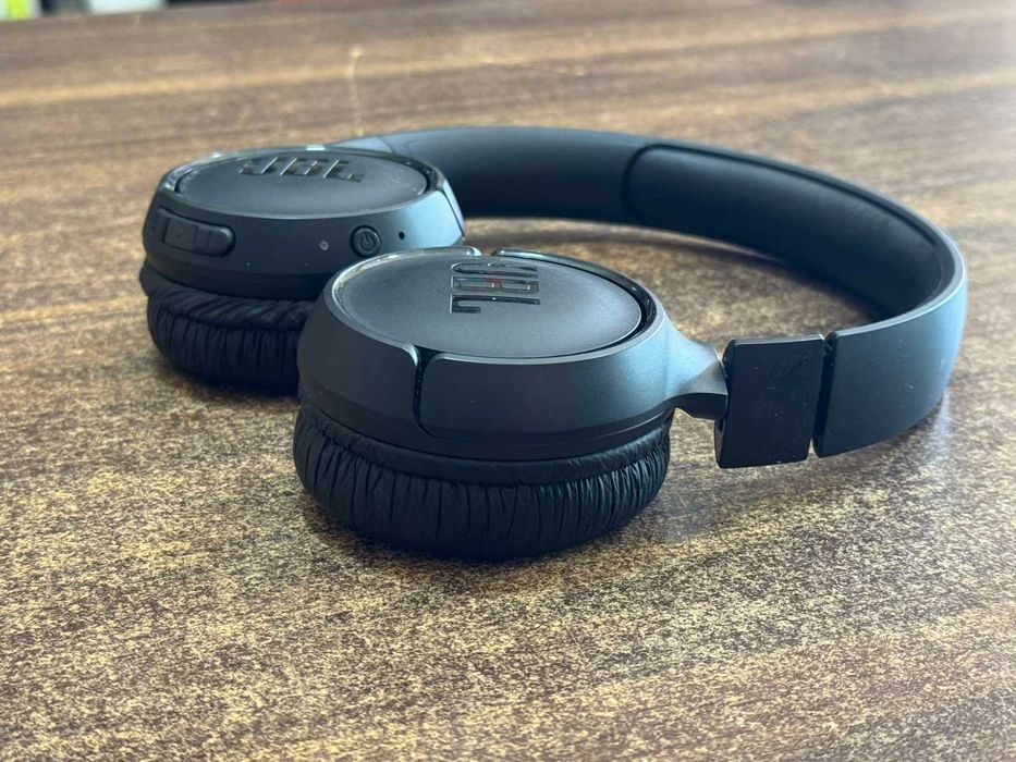 Блутут слушалки JBL