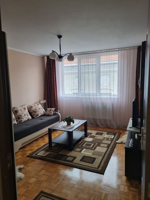 Închiriez ap ultracentral cu 2 camere