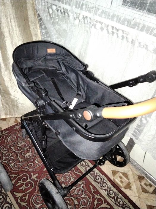 Коляска почти новая