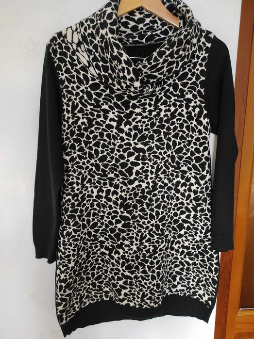 Продается б/у удлиненный свитер элегантного дизайна.