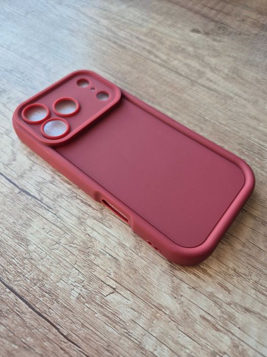 Кейсове за iPhone 17 Pro бордо и лилав