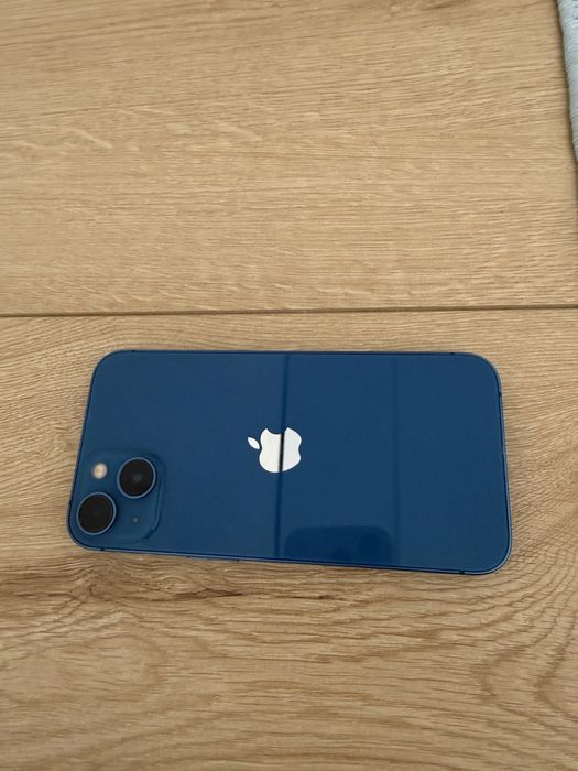 iPhone 13 в хорошем состоянии