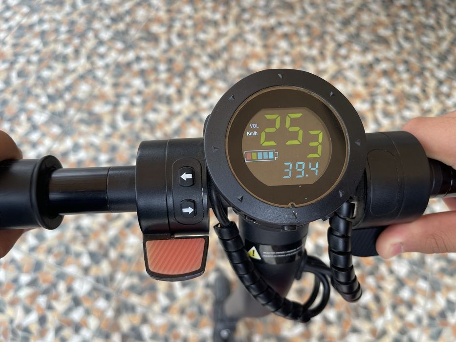 Trotineta electica 25 khm       16 mhp
