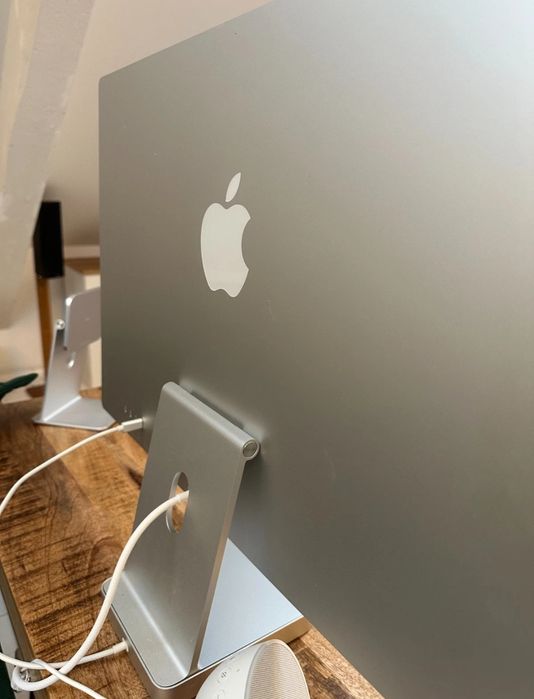 iMac 24 inch M3 8 Core CPU 10 Core GPU 8GB 256GB SSD ca nou cu cutie