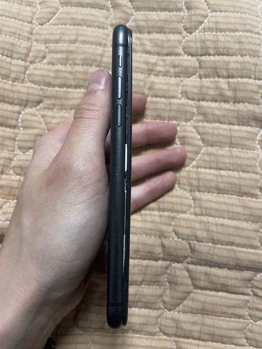 продам iPhone 11