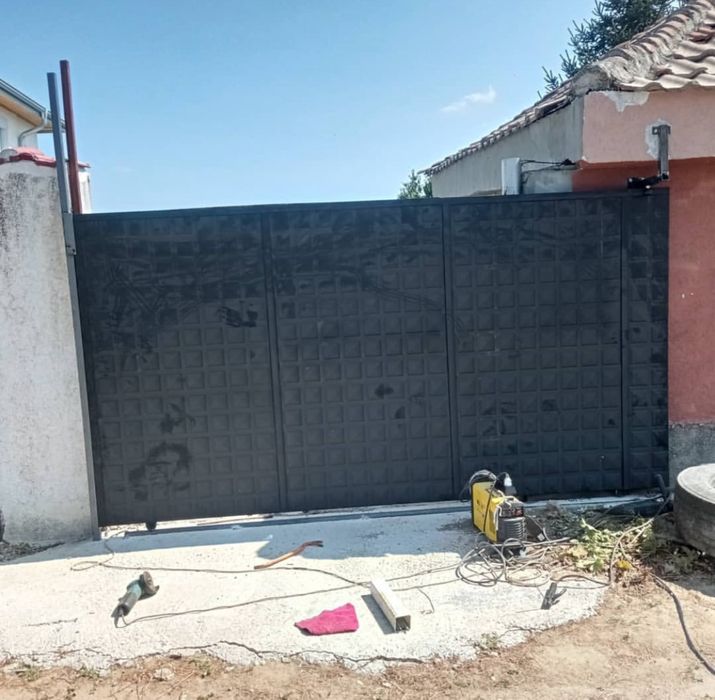 Метални врати и порти