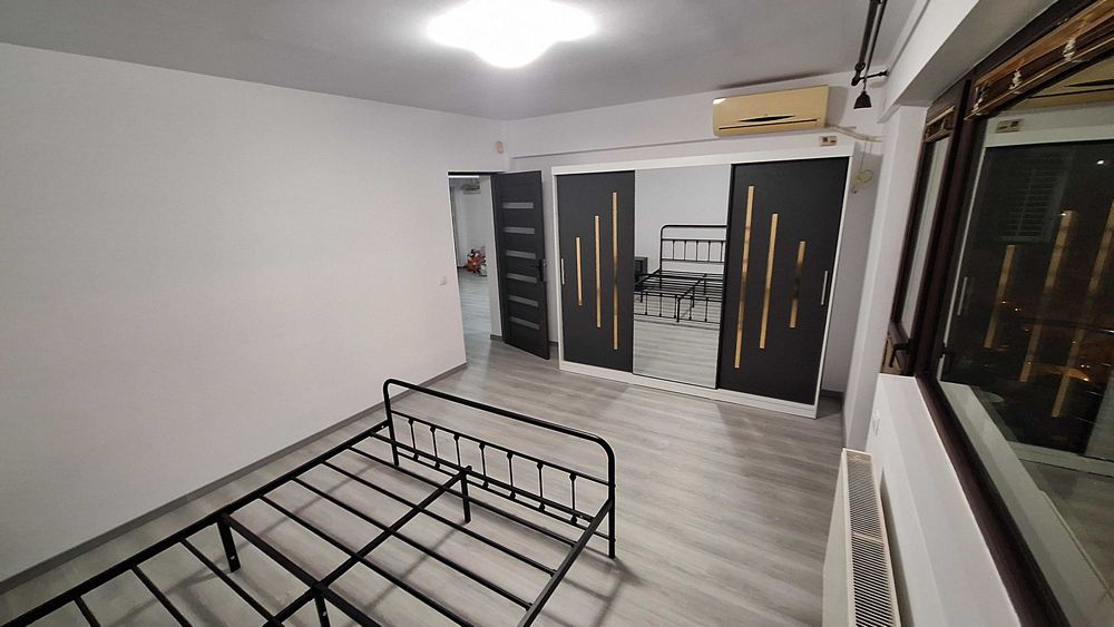 Proprietar, inchiriez  apartament 3 camere in vila