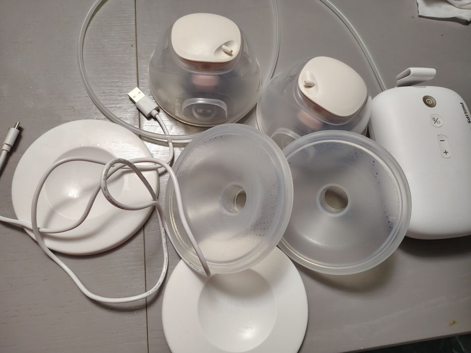 Pompa de san electrica dubla Philips Avent Hands-free SCF532/11
Imita ritmul de baut al bebelusului, cupa gradata, 8 moduri de stimulare, 16 niveluri