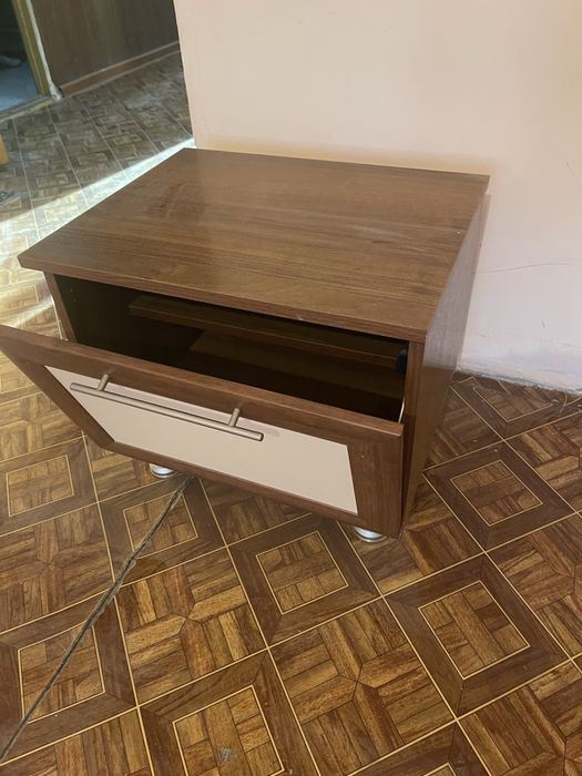 Продам тумбочка цвет коричневый