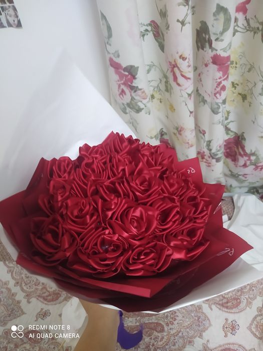 Розы из атласных лент