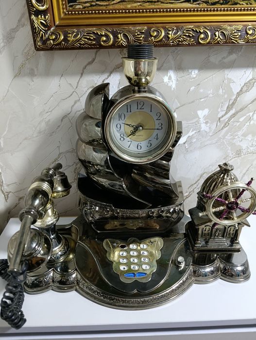 Светильник+телефон+часы продам