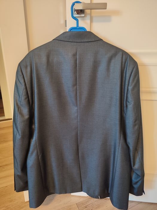 Vând costum bărbătesc de ocazie