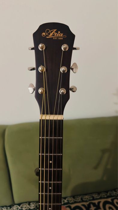 Продам гитару Aria акустика