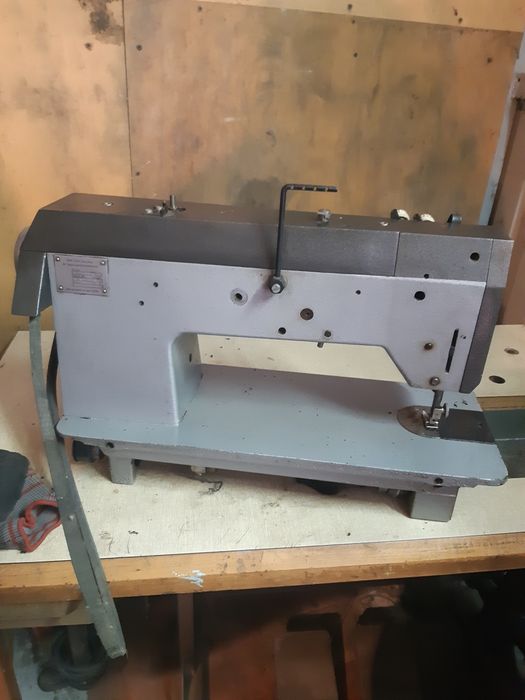 Продам швеиную немецкую машинку