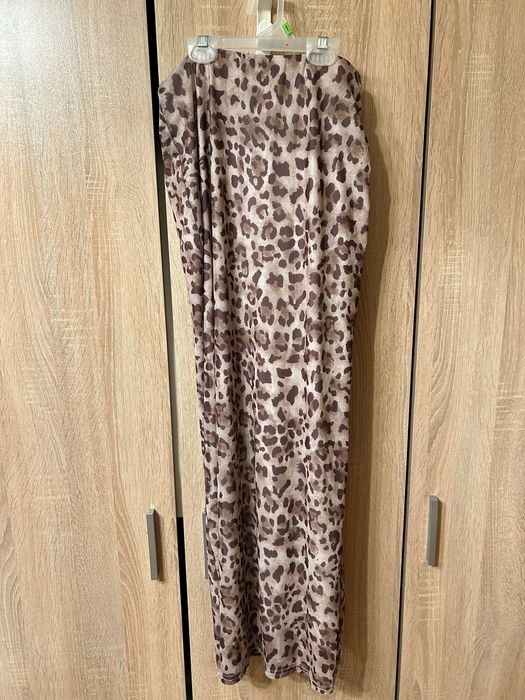 Пола с тигров десен