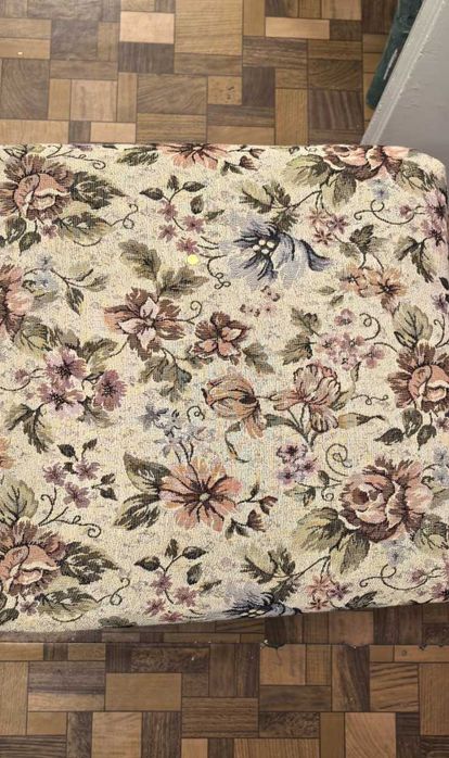 продавам 3 стабилни табуретки