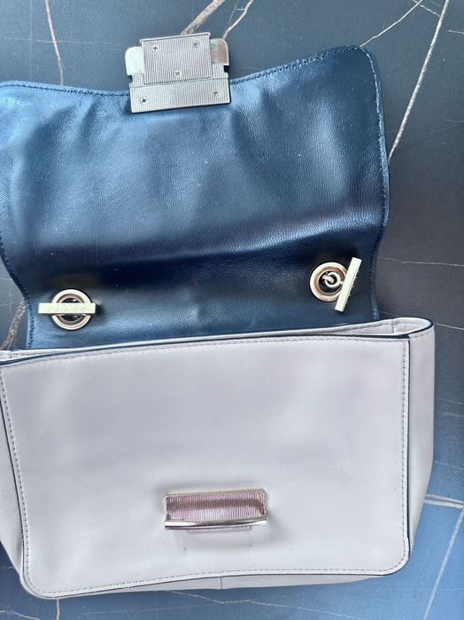 Дамска чанта Guess