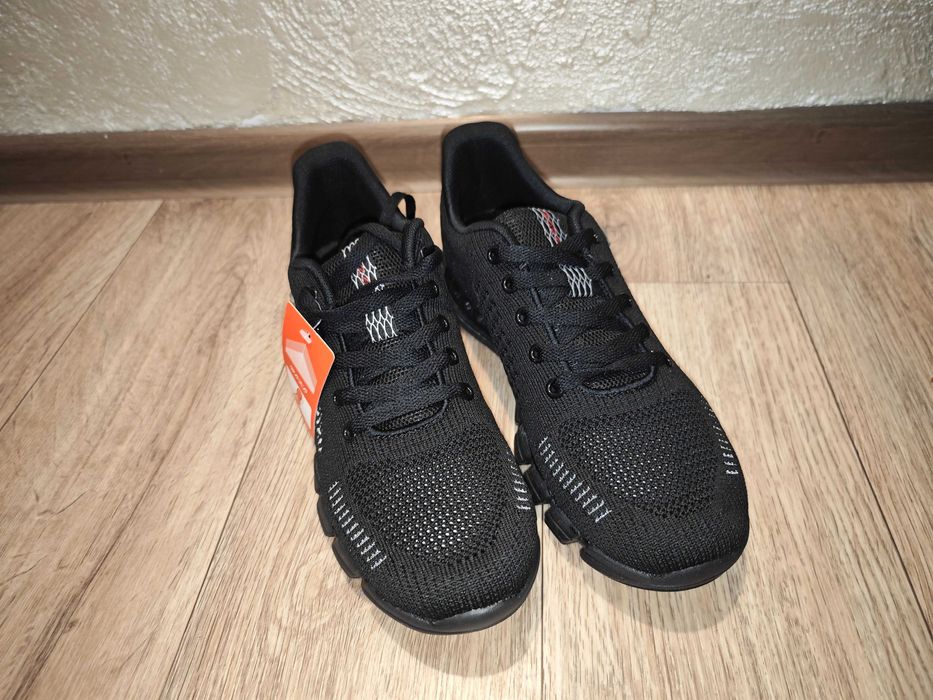 Кросовки мужские 41 размер станция метро Москва