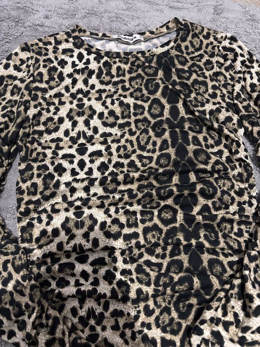 Киімдер сатылады