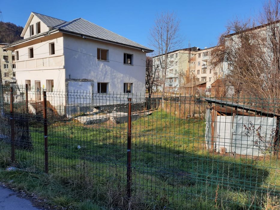 Vând teren intravilan Bicaz– utilități + acces bun