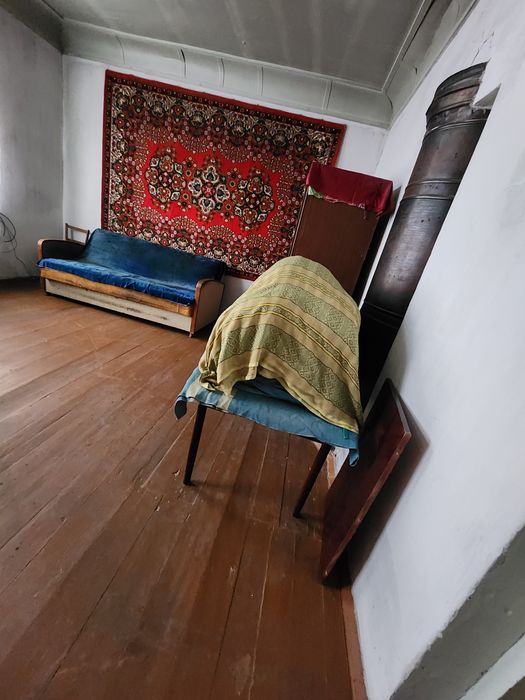 ,стол круглый,кухоный гарнтур, топчан железный ВСЕ ИЗ ДОМА