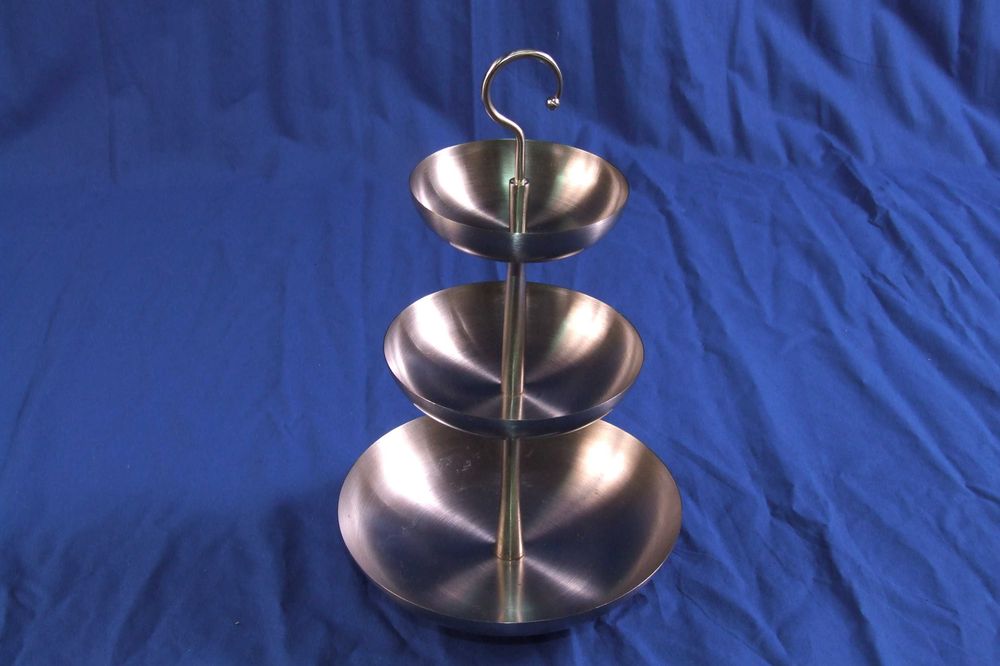Platou cu 3 etaje (fructiera) din inox pt mese festive, prajituri, diverse, practic, NOU