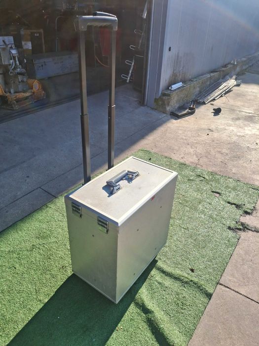 Куфар за инструменти  с колелца