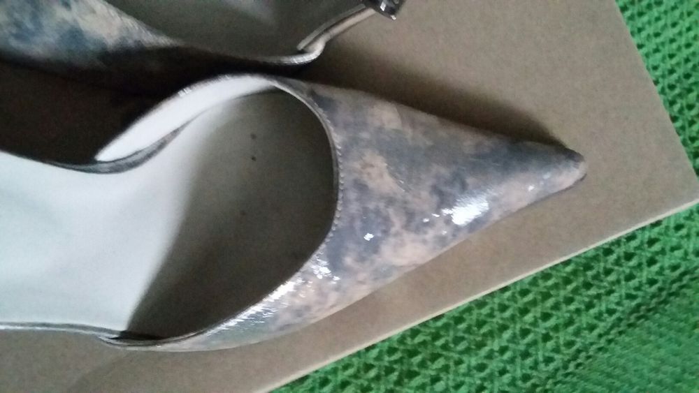 Vând încălțăminte noua