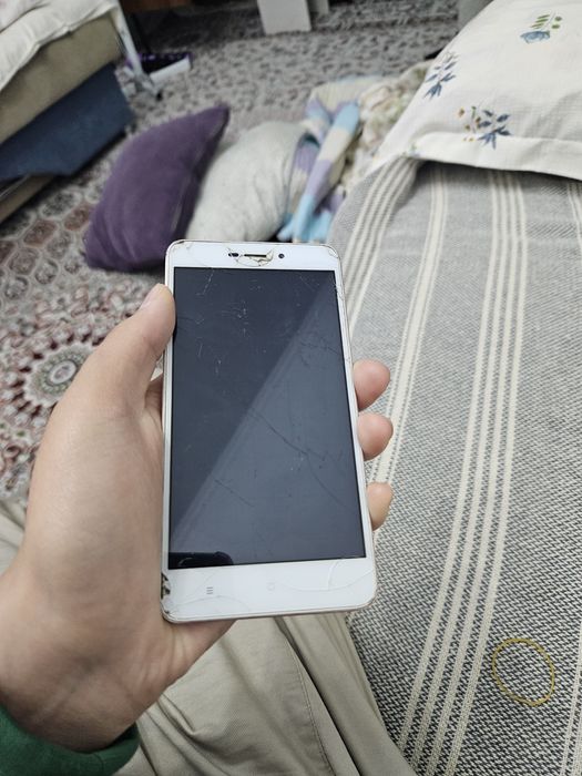 Продам андроид телефон