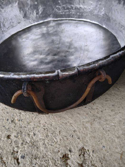 Продавам огромна медна бакърена тава за лютеница и петмез Антикварна