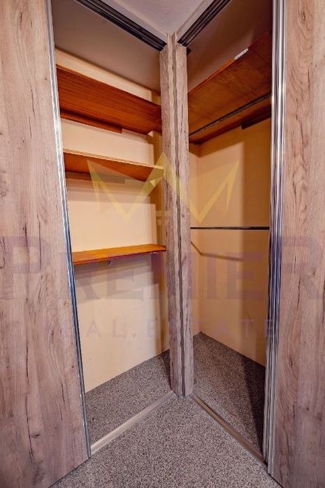 Тристаен апартамент, Левски