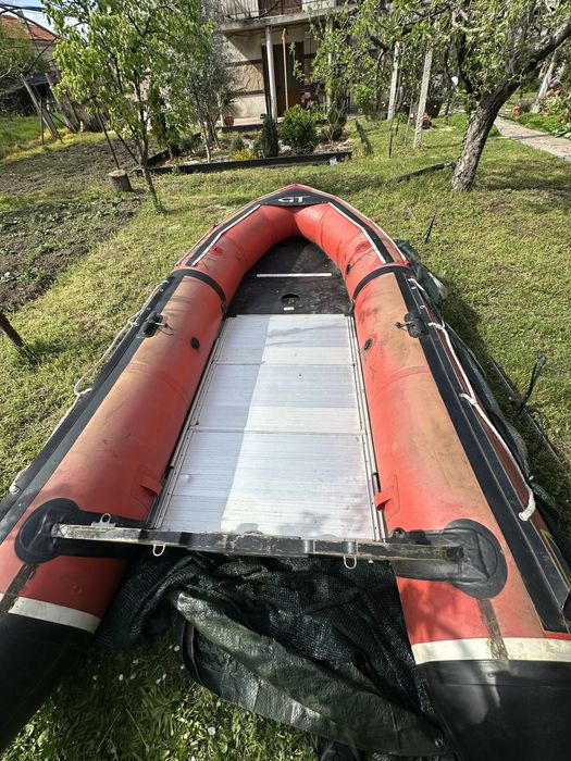 Лодка zodiac futura 380
