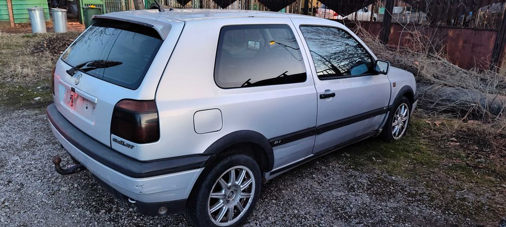 VW Golf 3 1.6 на части