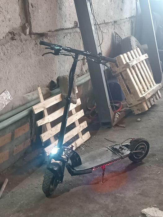 Продам электро самокат  возможен торг или обмен