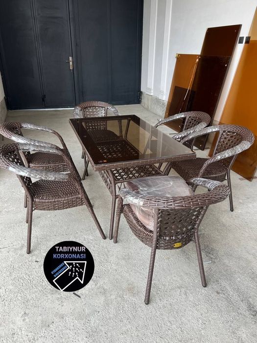 Stol stul mebel tashqariga bog'ga