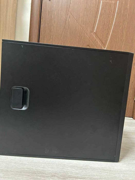 Продавам Компютър