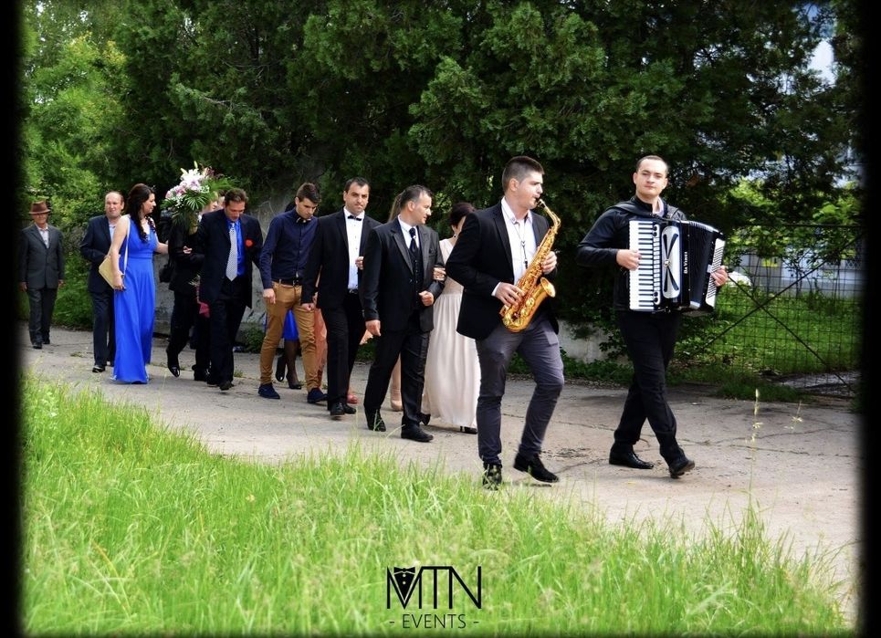 Alai de nunta saxofon si acordeon / muzica live pe traseul nuntii