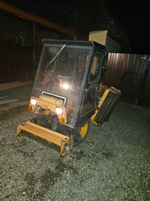 Vand sau dezmembrez tractor de gazon motor kubota