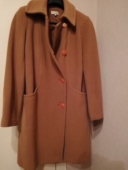 Продавам дамско палто Danini