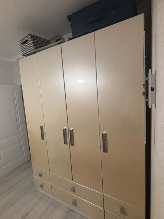 Продаётся вместительный шкаф (б/у)