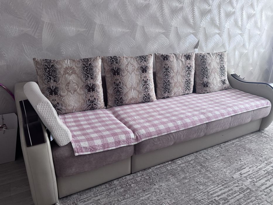 Диван раскладной , все рабочее