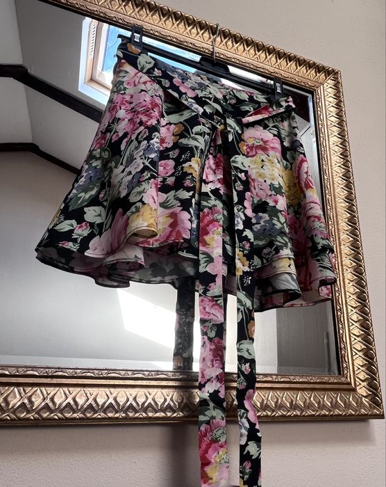 Zara, fustă mini, imprimeu floral, 100% viscoză, talie fundă