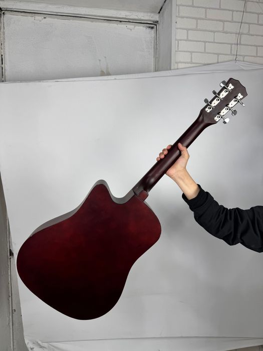 Гитара сотилади