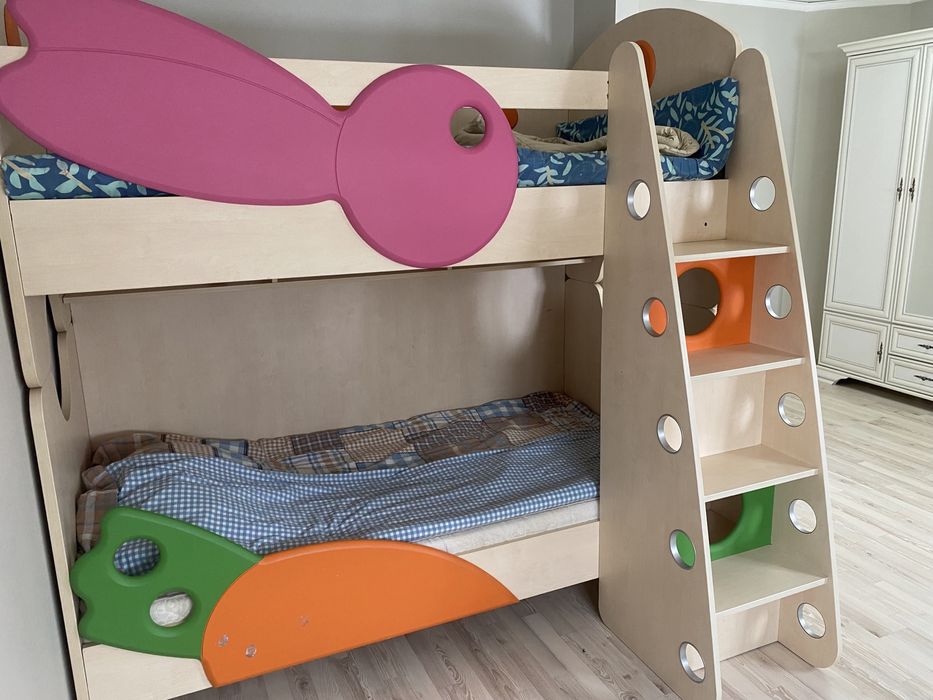 Двухярусная кровать в комплекте