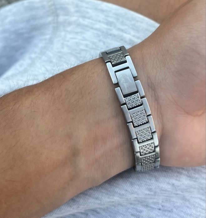 Lacoste стоманена гривна С КУТИЯ