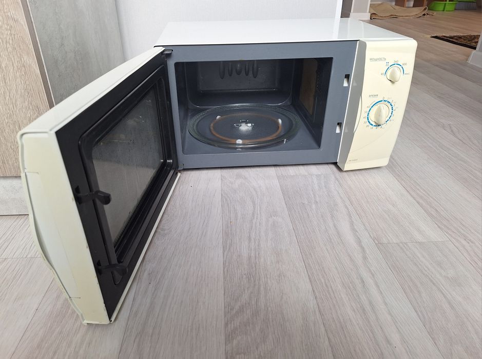 Продам микровонолку LG.