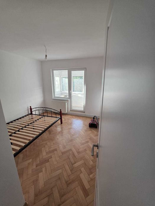 Vand apartament 2 camere decomandate