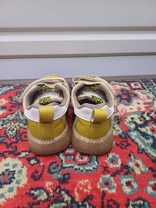 Детские кроссовки