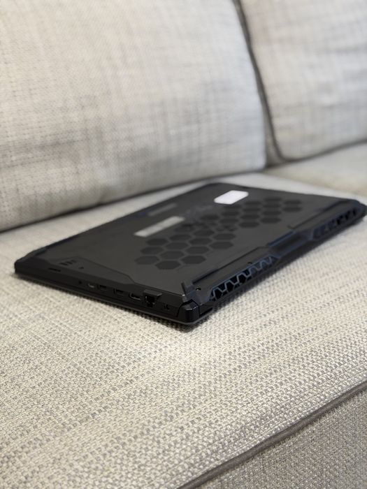 Laptop Asus TUF Gaming cu CUTIE F17 FX706HCB